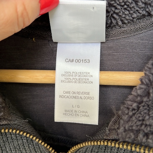 NHL Detroit Redwings Quarter Zip Sweater - Picture 6 of 10